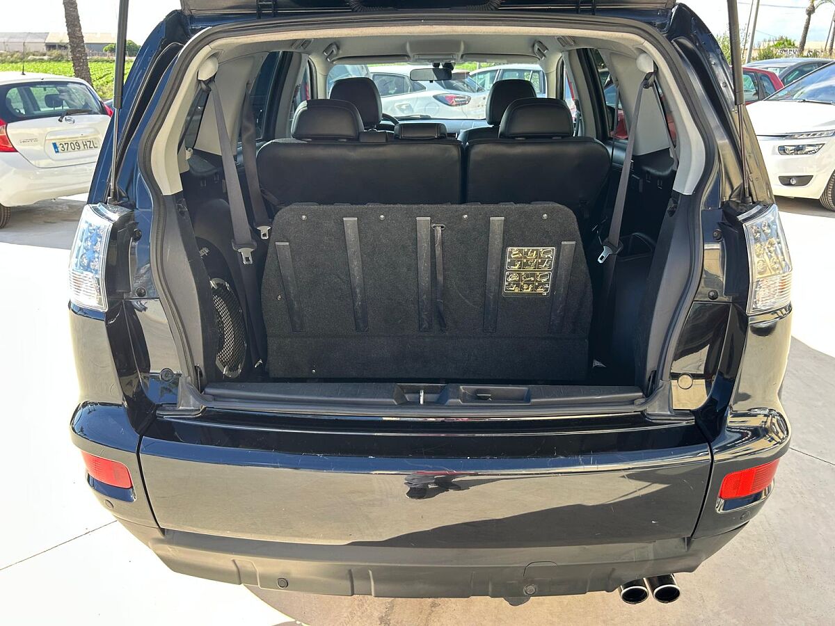 MITSUBISHI OUTLANDER 2.2 TDI AUTO 4X4 SPANISH LHD IN SPAIN 165000 MILES 7 SEATS 2010